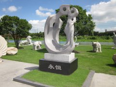 永恒之恋：南宫电子游戏碑雕中的爱之赞歌