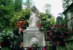 墓园雕塑：镌刻永恒的静默诗篇